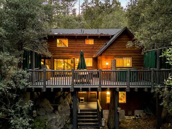 The deck overlooks Tahquitz Peak, one of Idyllwild’s famed geological formations.