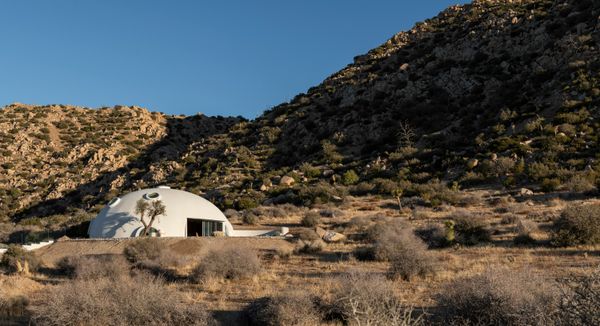 Inspired by her upbringing in routine and her newfound love for Joshua Tree, Anastasiya Dudik designed the Hata dome—a 1,700-square-foot creative retreat in Pioneertown.