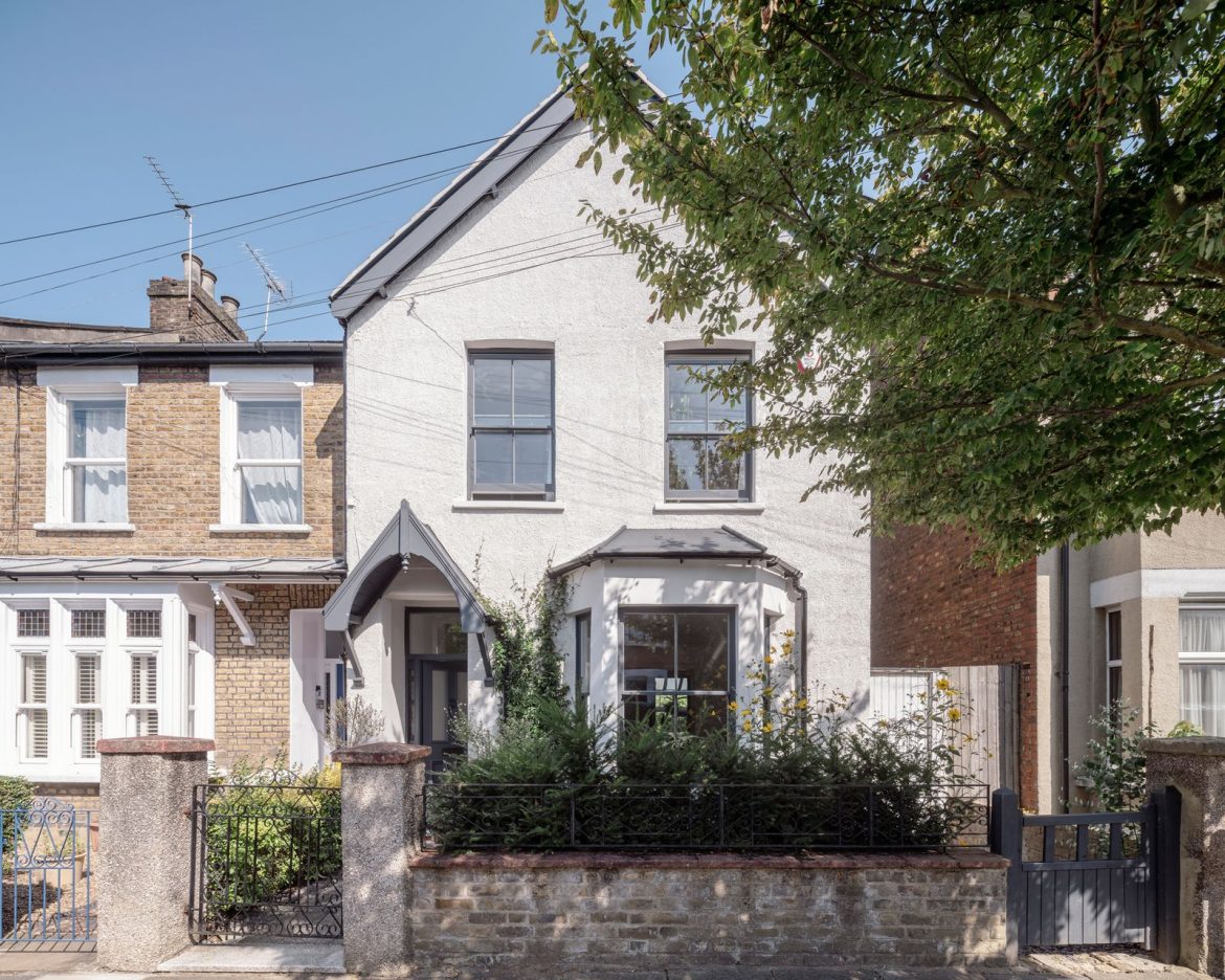 it-looked-like-a-haunted-house-but-jean-wang-and-alex-warnock-smith-werent-afraid-to-live-in-a-fixer-upper-as-they-renovated-it-throughout-the-pandemic.jpg