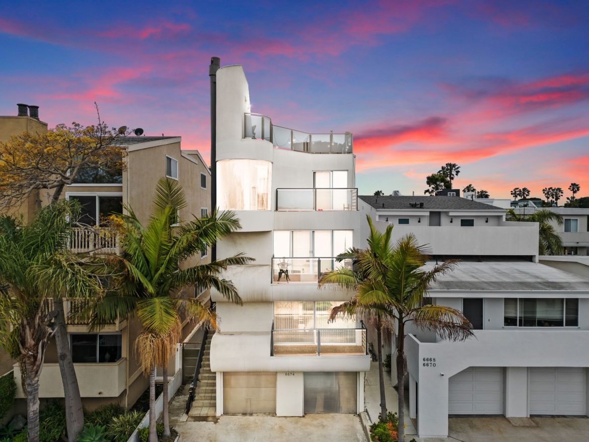 set-a-stones-throw-from-the-beach-this-la-home-by-eric-owen-moss-comes-with-lots-of-outdoor-space-and-three-separate-units-spread-across-four-floors.jpg