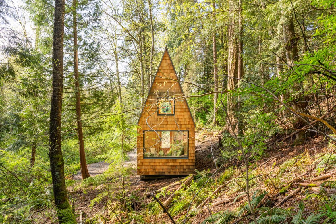 small-shingle-clad-chapel-010525-1219-01.jpg