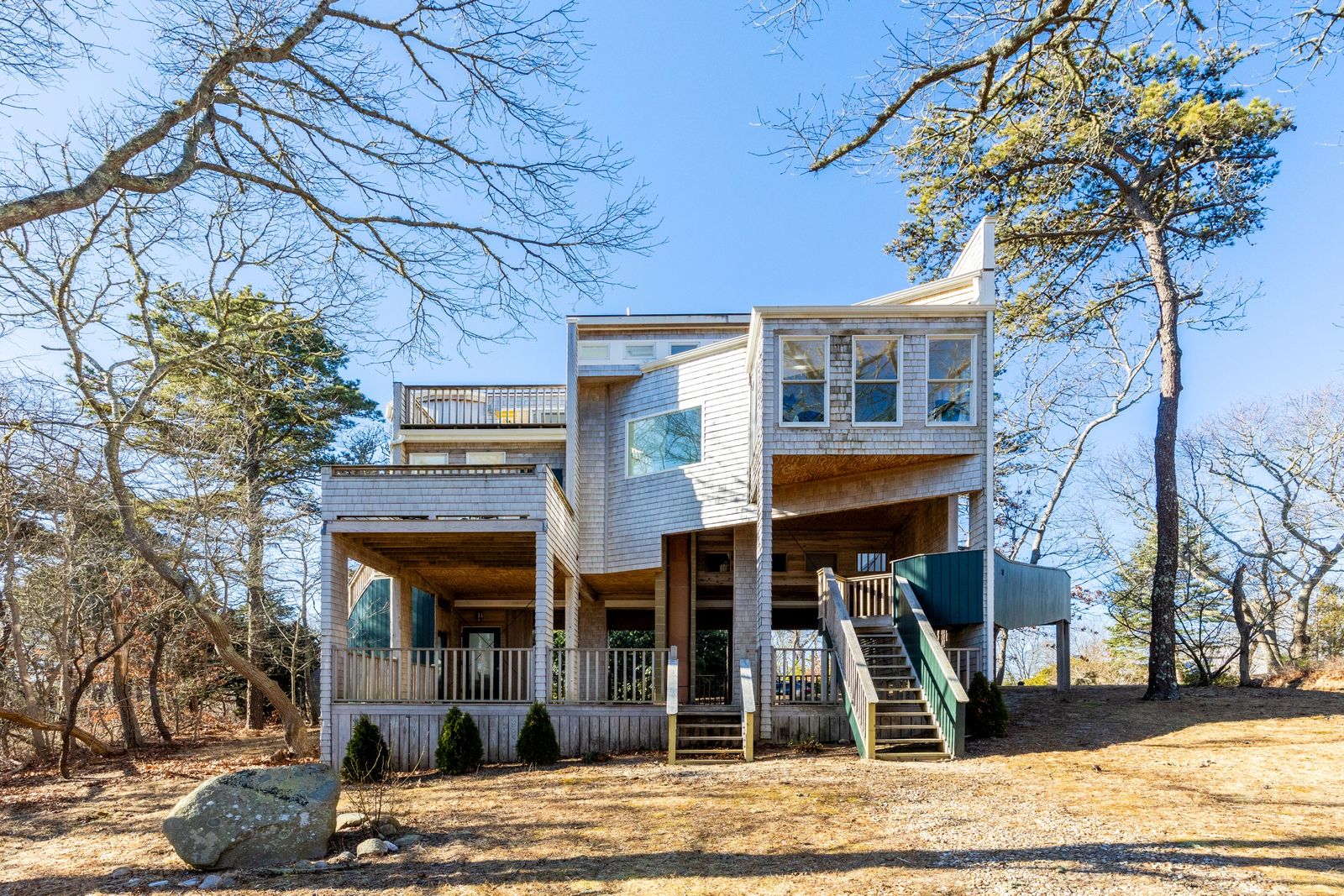 The ’70s home might be clad in traditional wood shingles—but its angular, elevated form is anything but conventional.